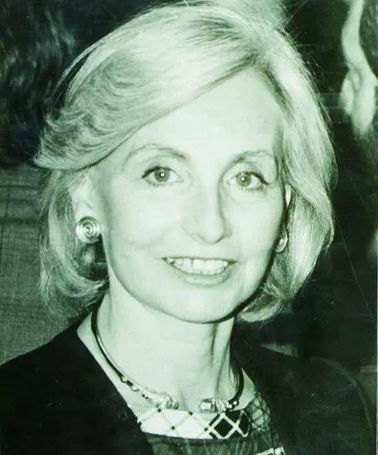 2000年奥运,80岁萨马兰奇匆匆离开,飞机上得知,68岁爱妻已去世