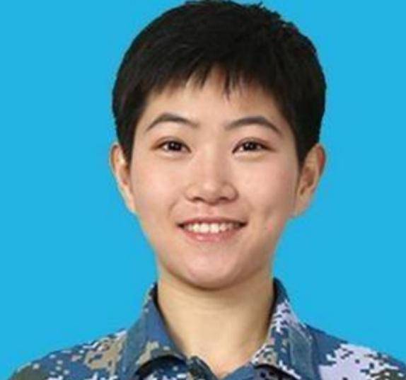 北大学霸成女陆战队员,首长对其连连称赞,如今名利双收