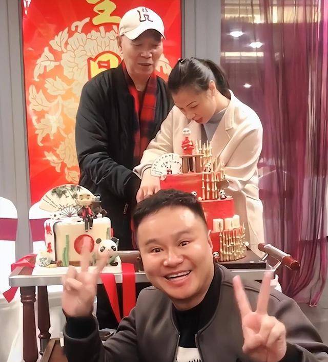 成都男神李伯清,第二任妻子年轻漂亮,知性优雅_徐茂_婚姻_时候