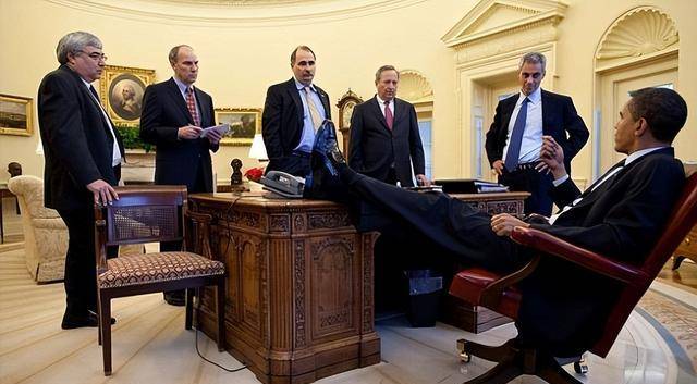 24位美国总统用过,肯尼迪和克林顿让它难忘_椭圆形办公室_白宫_桌子