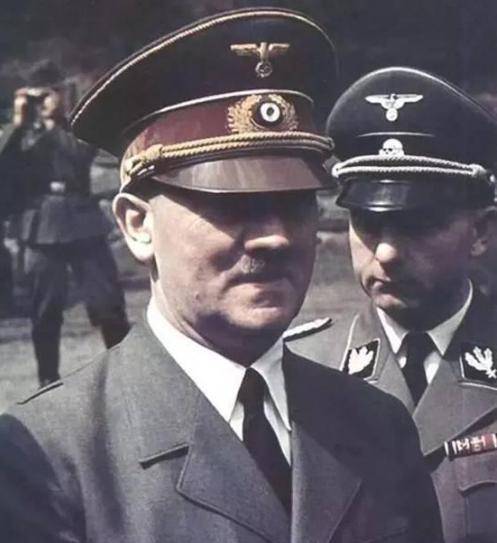 比希特勒更早的法西斯主义者墨索里尼是如何走向覆灭的?