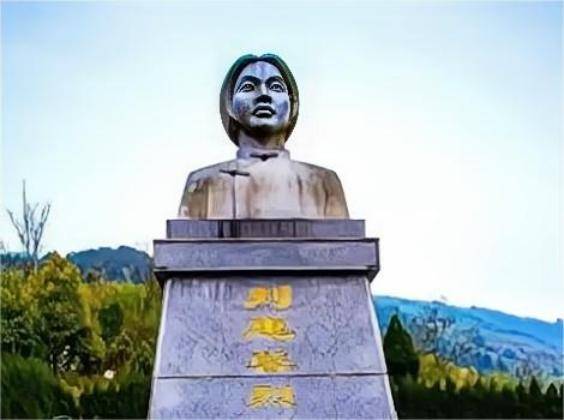 1941年，英雄母亲怀抱婴儿上刑场，敌人一把抢过孩子扔到地上_刘惠_女儿_马识途