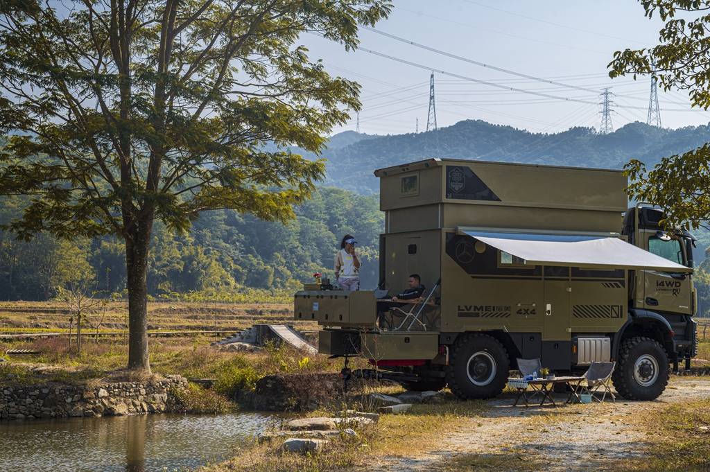 双层复式硬升顶 后尾翻转阳台 旅美慧驭2036四驱越野房车!
