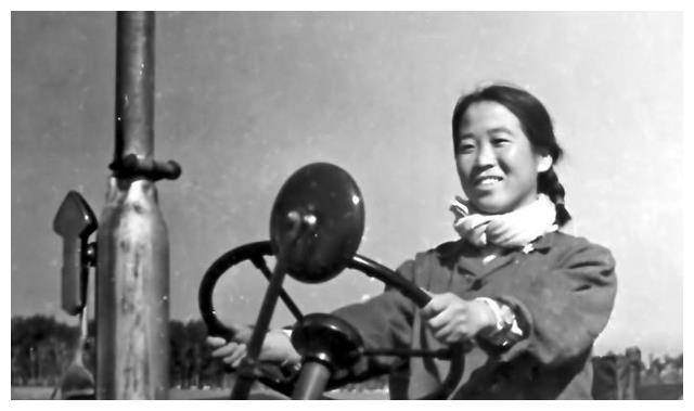 70年代女知青下乡旧照，最后一张照片，颜值秒杀当今很多女明星_生活_农村_史意