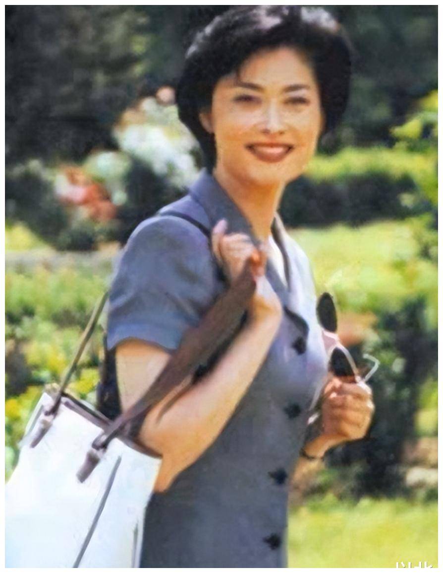 生日变忌日,64岁生日晚,敬一丹吃完长寿面后,母亲闭上了双眼_工作_生活_人生