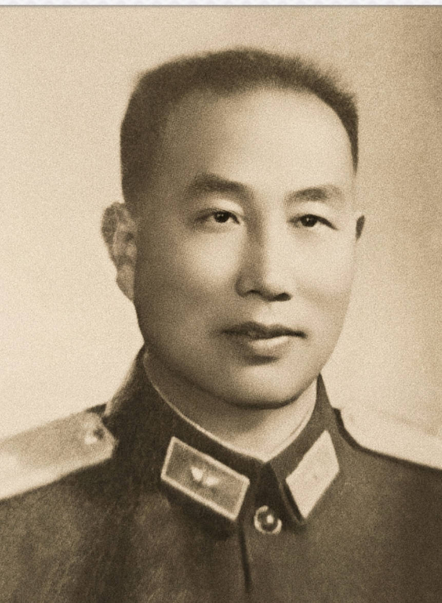 他是北京军区空军第二任司令,42岁升少将,53岁任部长,58岁被免