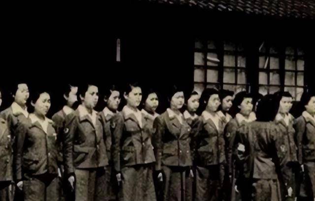 1945年五个女士兵熟睡，日本军官带来一群士兵：最后一课，献身！_依田_女兵_村民