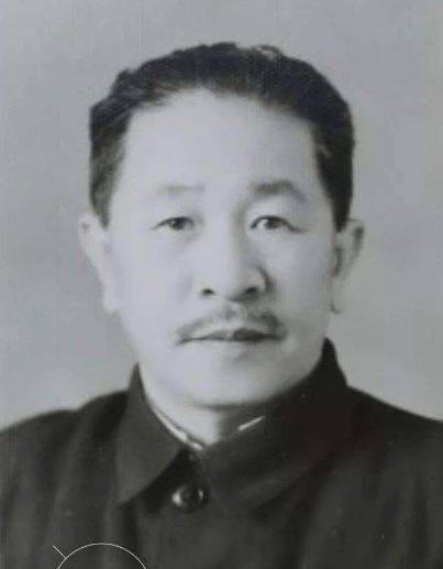 他是商务部的第一任部长,曾任总后勤部部长,1966年却被打倒
