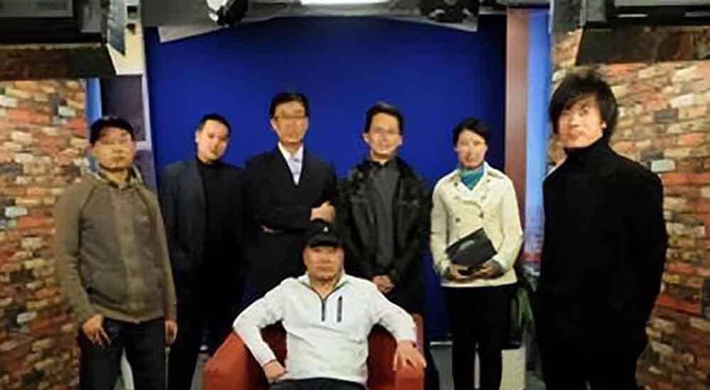 11年内蒙男子同奥迪车自焚,警方调查其身份,发现竟然是包头首富_金利