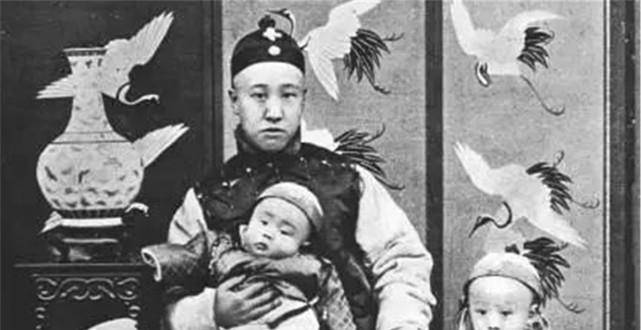 溥仪童年在养心殿玩耍,无意发现一密旨,不料竟揭开清朝一桩百年疑案_弟弟_皇帝_时候