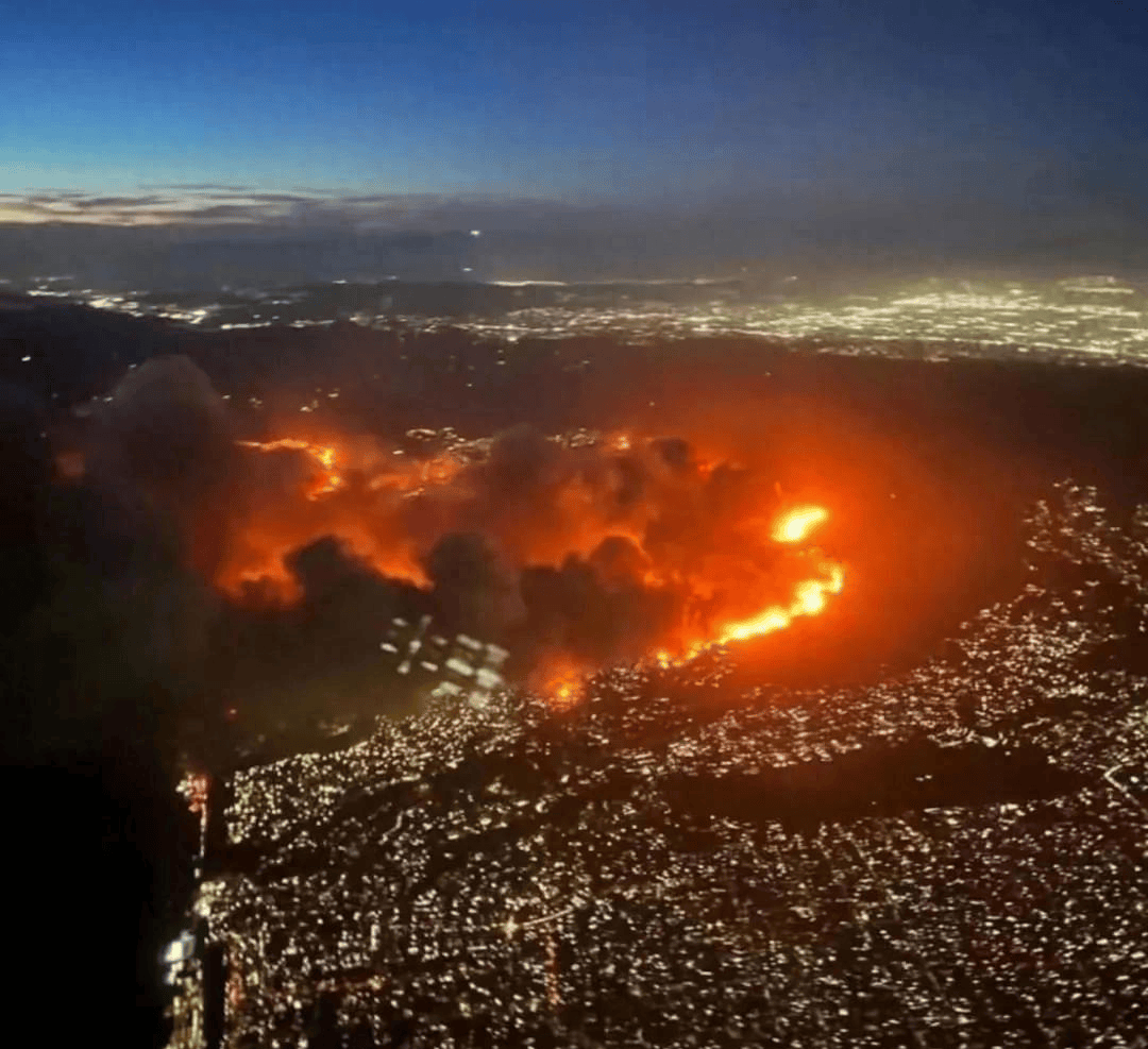 原创洛杉矶山火完全失控现场成人间炼狱灾难来临中美成鲜明对比