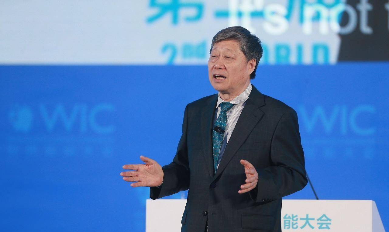 张瑞敏:海尔亏损147万,他怒砸76台冰箱,只为中国不再用残次品