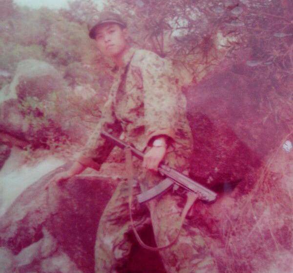 他是对越反击战的功臣,却拒绝部队安排工作,回家当一名保安!