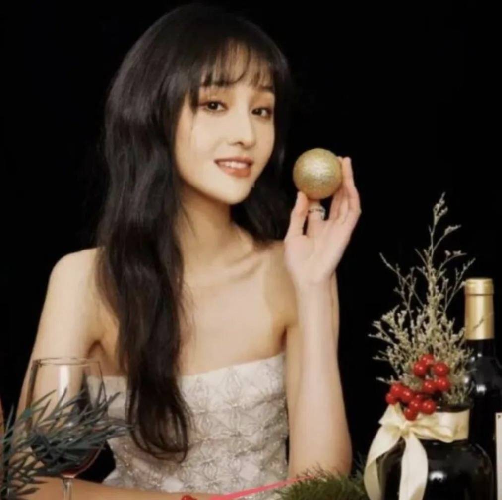 郑爽在美生活再曝光!一儿一女已五岁,最悲哀的竟是无财产可以追索!