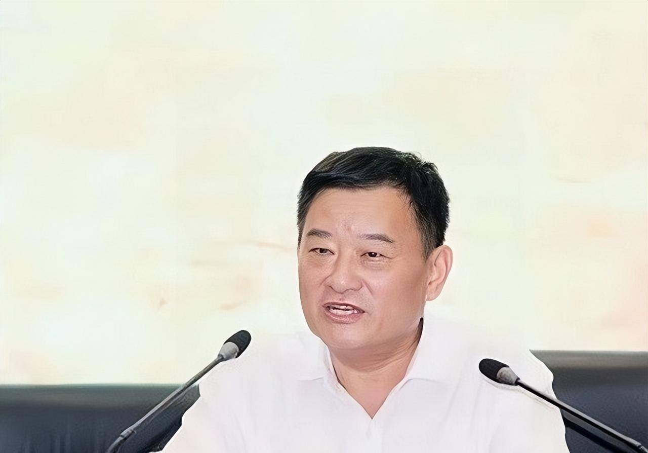 对越还击"活着的王成",军委授荣誉称号,1989年转业地方