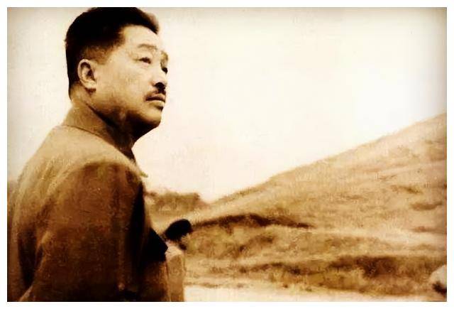 1955年毛主席审阅元帅名单，看到贺龙名字时笑道：他可是个好配角_革命_花汉儒_党的领导