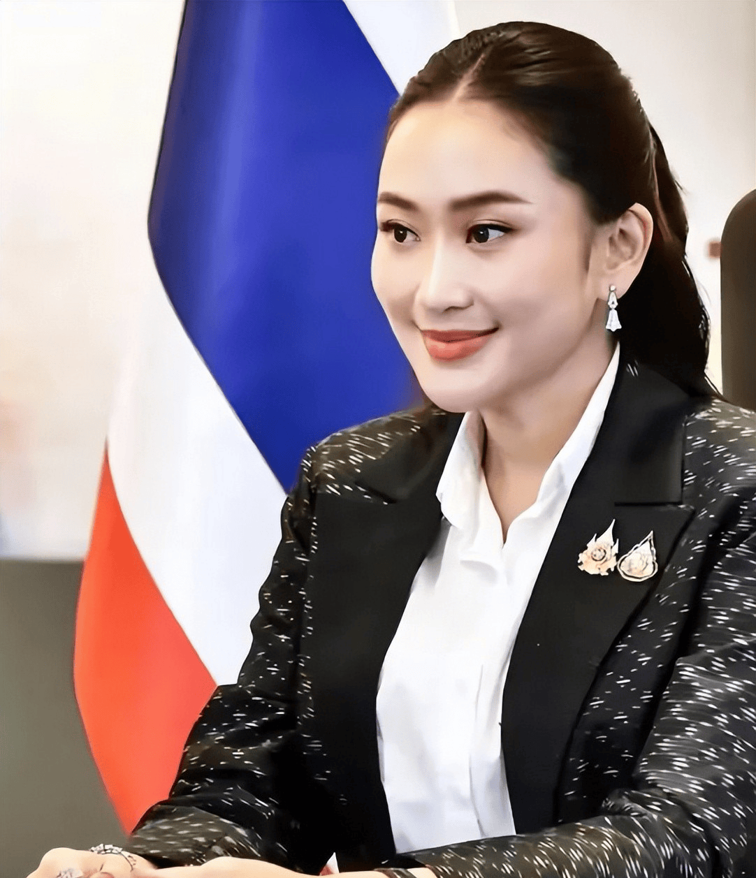 壕无人性,泰国总理身家超83亿,全身奢侈品,拥有豪车名表无数