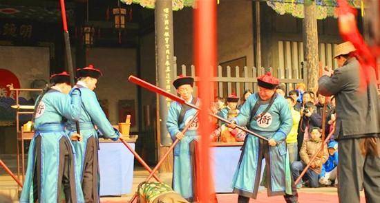 王爷抗旨被罚打板子