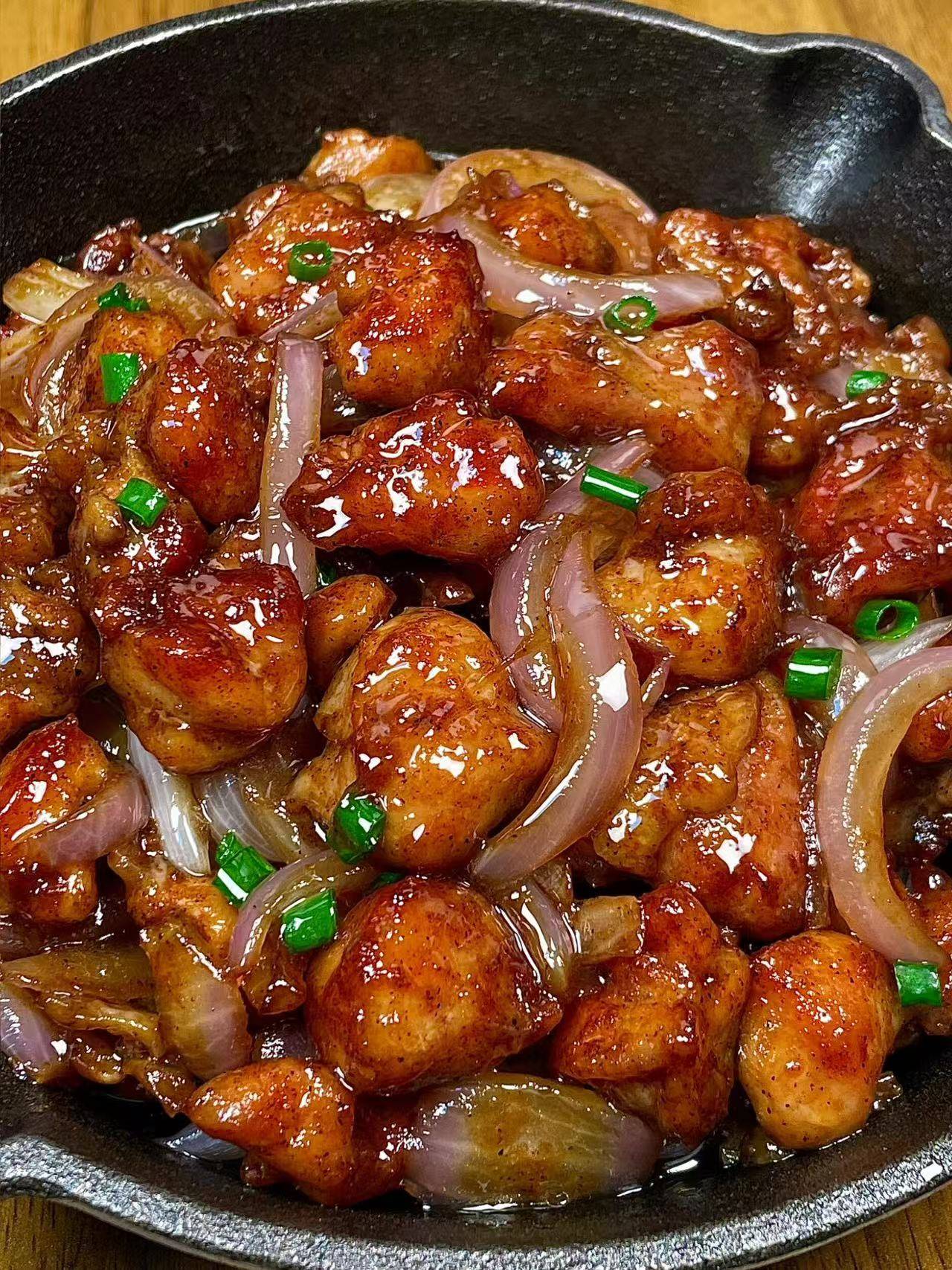 洋葱炒鸡腿肉鲜香四溢的美味组合
