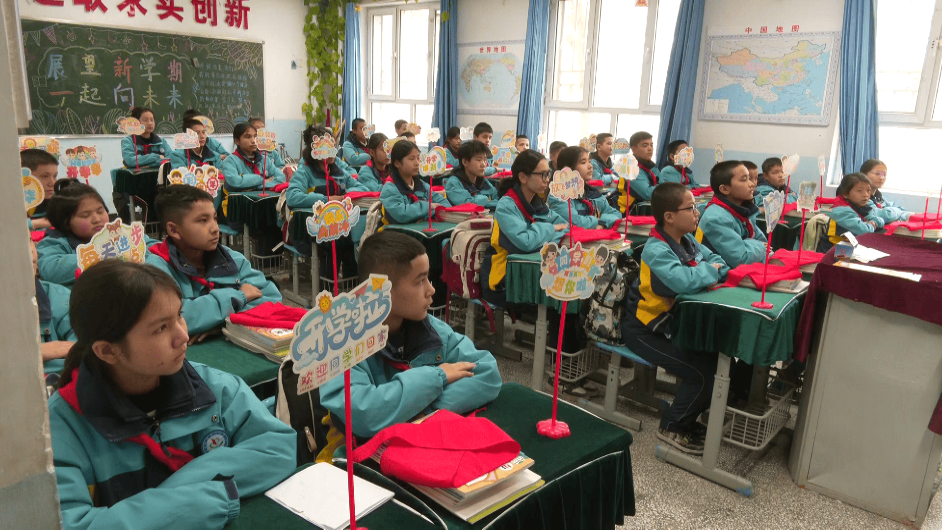 岳普湖县第一小学学生赛布热·艾尼瓦尔激动地说,开学第一课让我印象