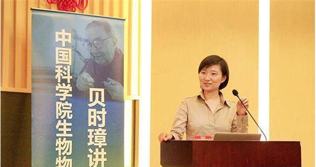 她是祖国倾力培养的神童,15岁进中科大,身兼3个院士,却入美籍_庄小威