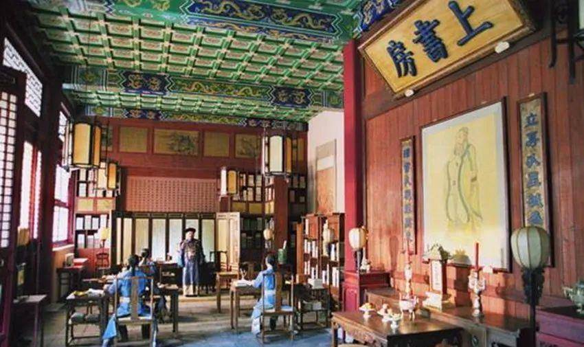 国师在御书房训诫皇帝