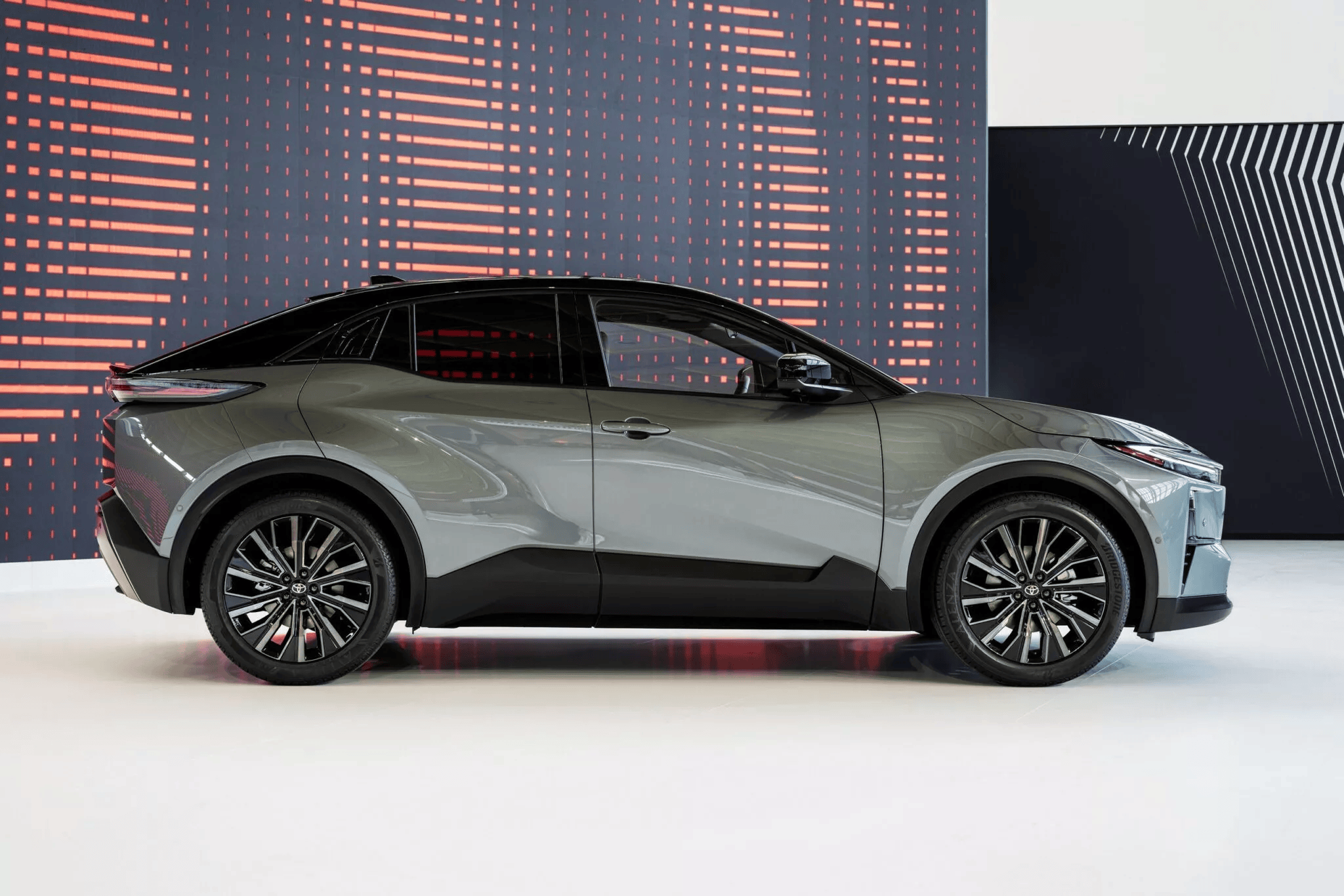 不是油改电！丰田正式发布全新纯电动SUV：C-HR+