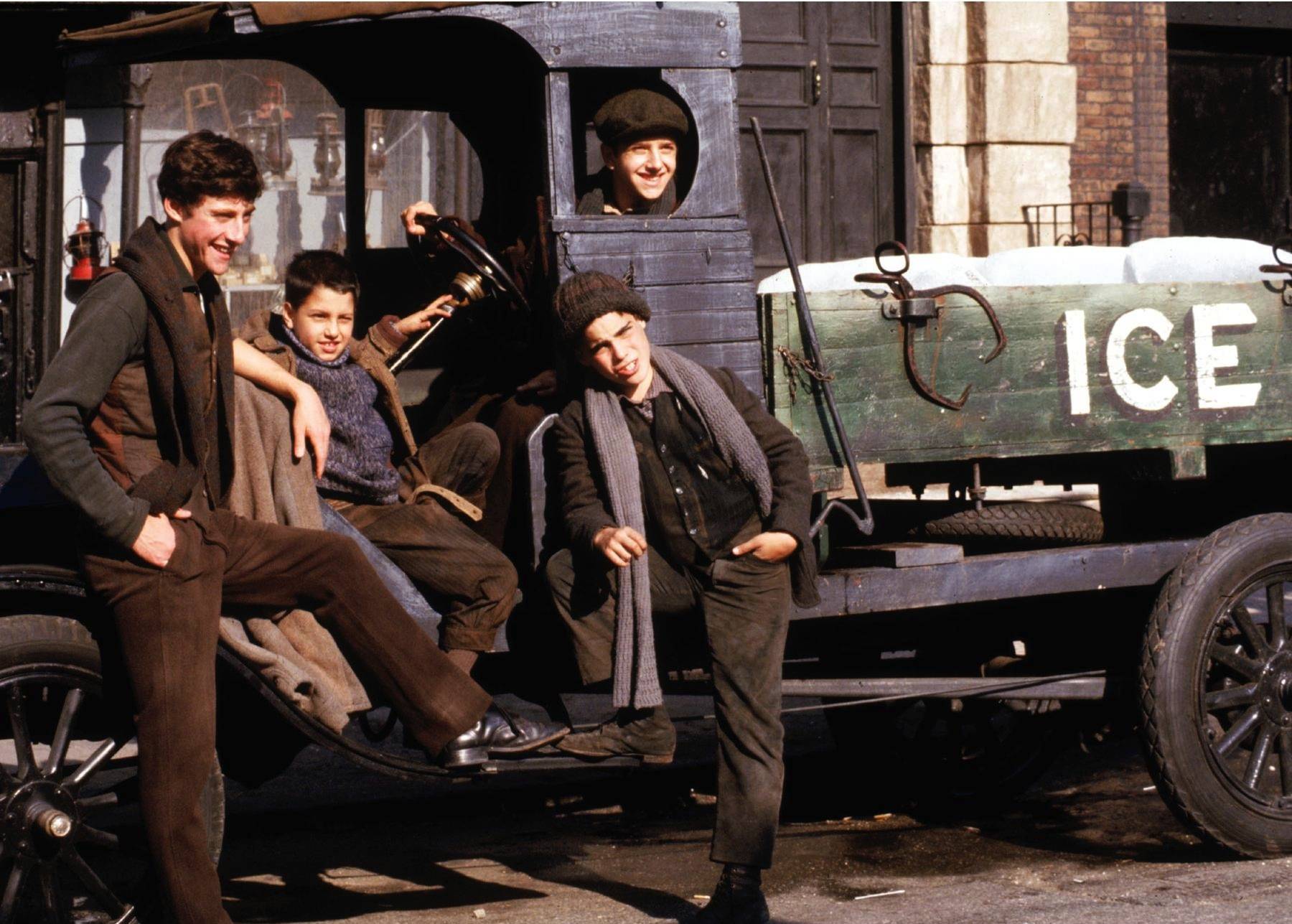 《美国往事》:一生必看的黑帮史诗,藏着多少人性真相?