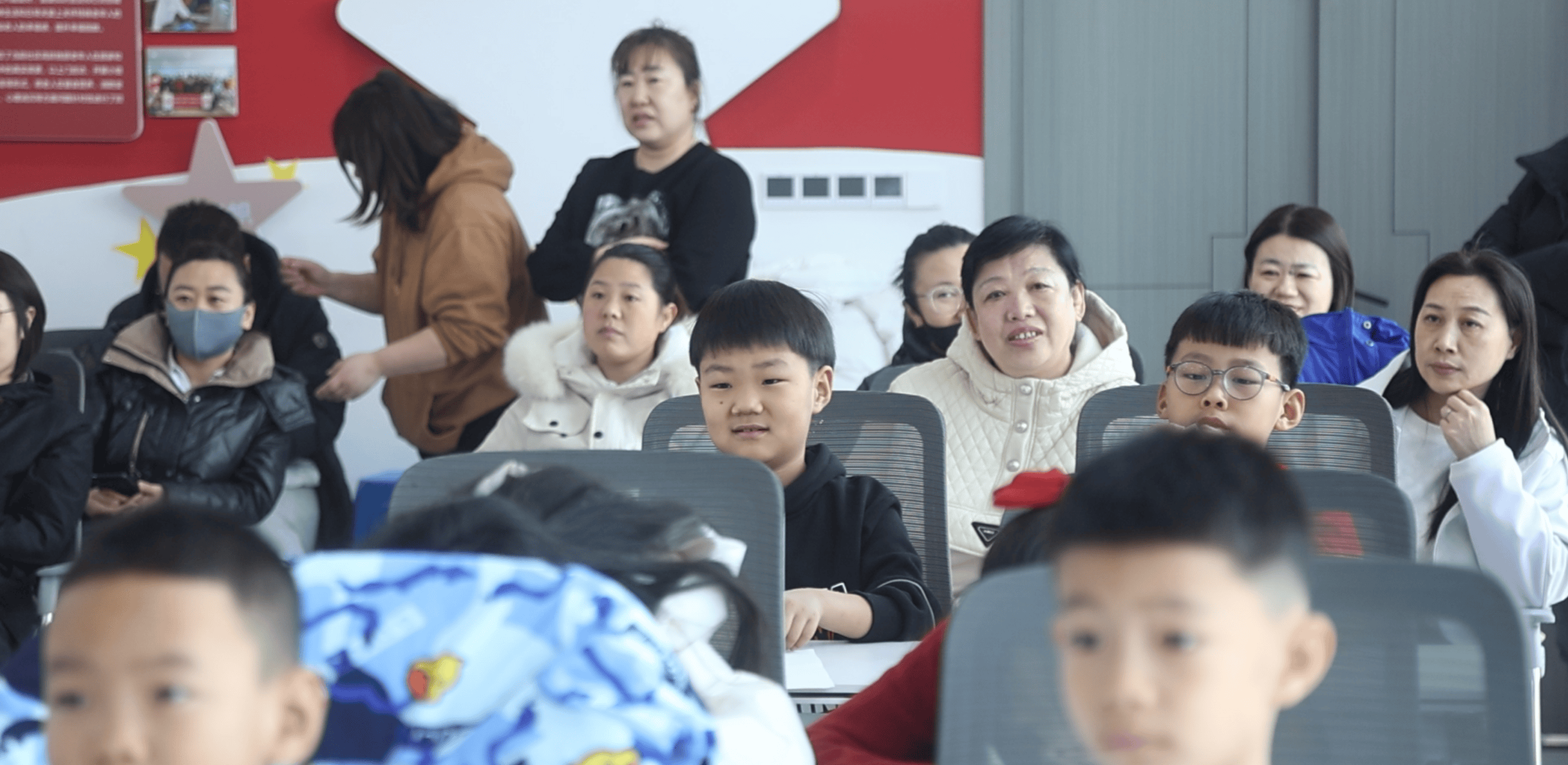 南关区公益课堂：多方合力，助力孩子艺术成长，免费绘画课进社区，孩子家长齐点赞！
