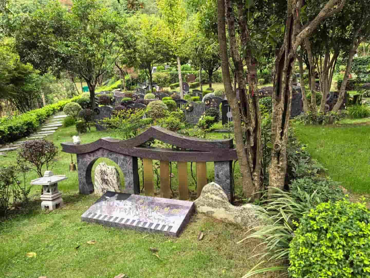 探寻成都周边自然与人文交融的安息之地