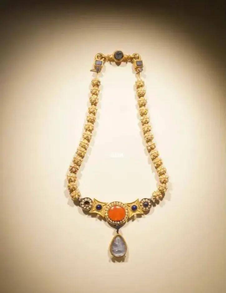 杨丽华送给外孙女的头饰堪比世界第一