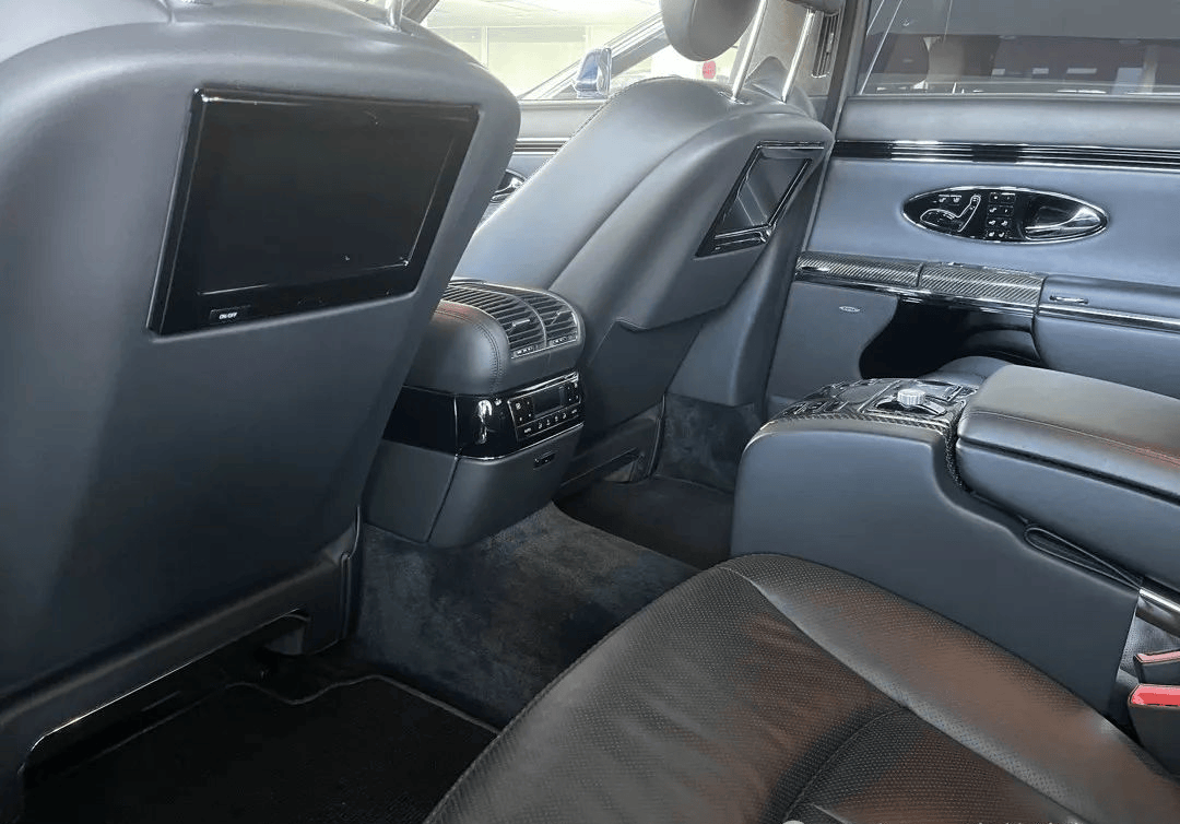 这其中还包括迈巴赫齐柏林和迈巴赫62s landaulet