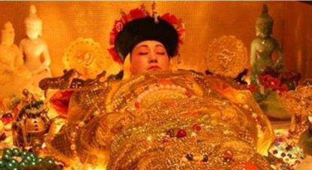 乾隆自封十全老人,是个极其自负之人,这样的人竟然会希望自己死后尸体