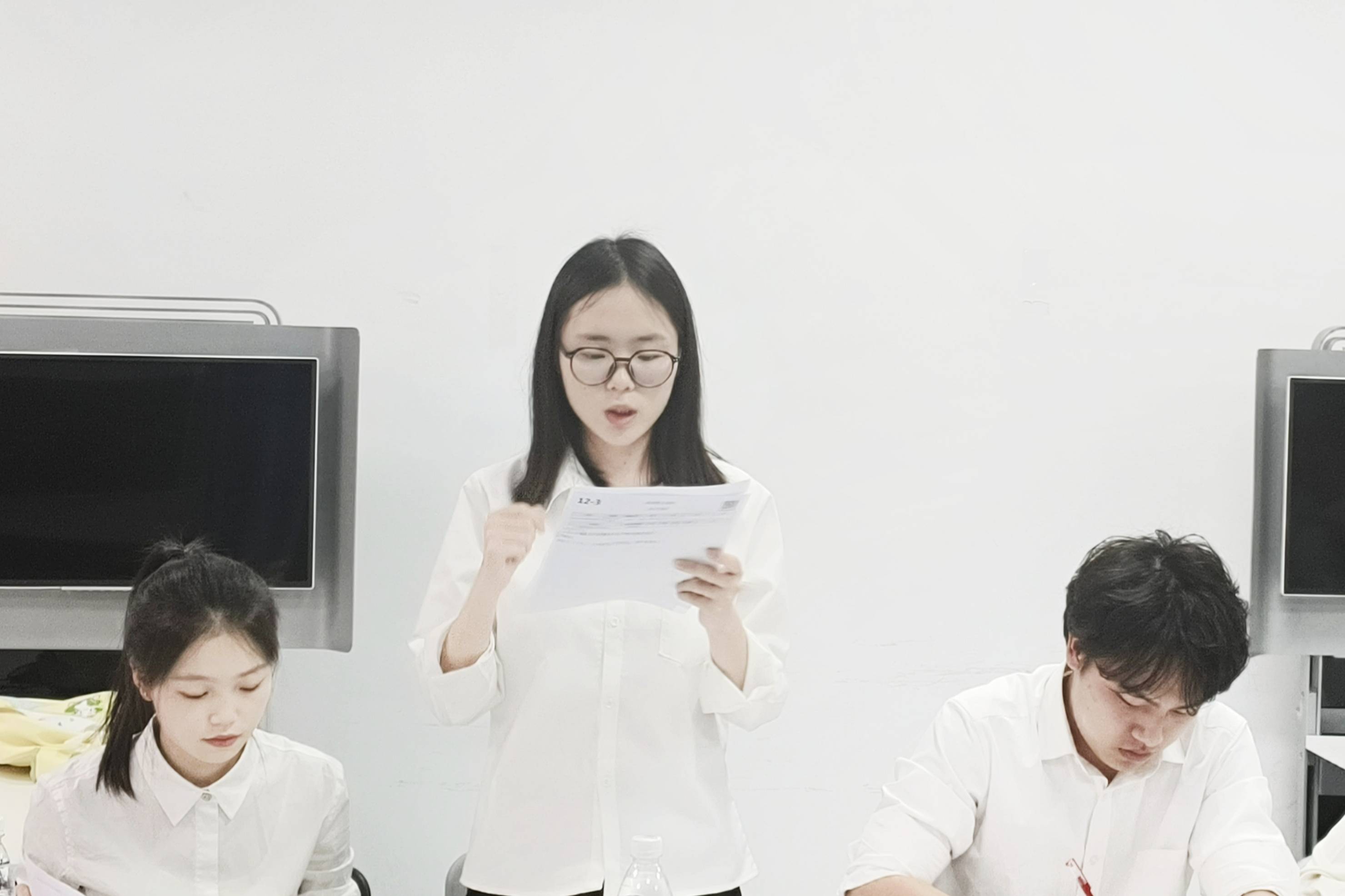 大学生该不该谈恋爱辩论赛