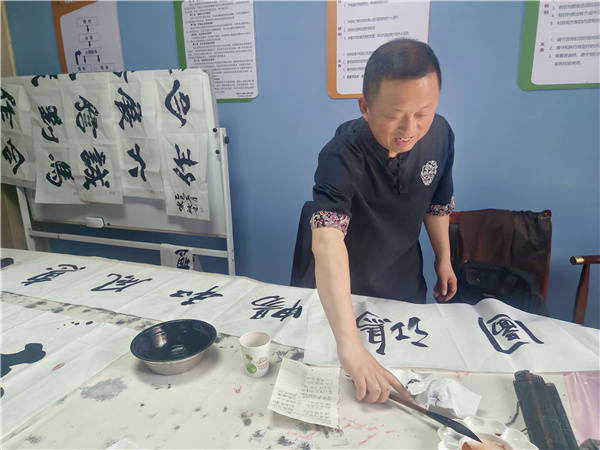 “艺法心悦·共筑和谐”——阜阳市书画法制心理联谊活动成功举办(图8)