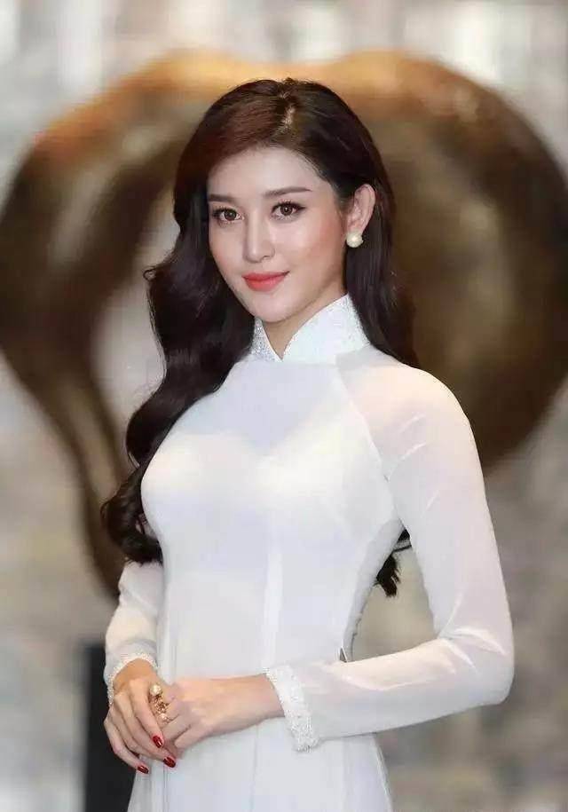 越南选美冠军好看到新高度,这真的是越南女孩吗?