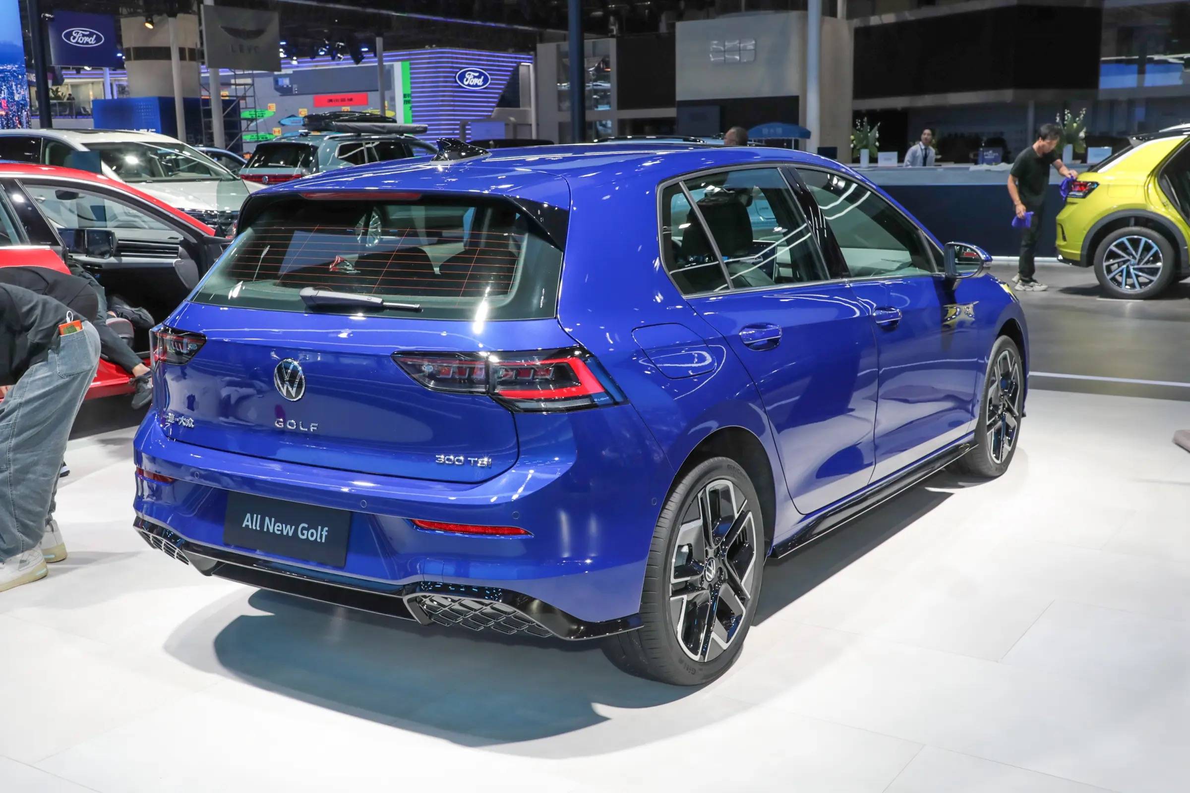 售15.69万元/减少部分配置 新款大众高尔夫300tsi r