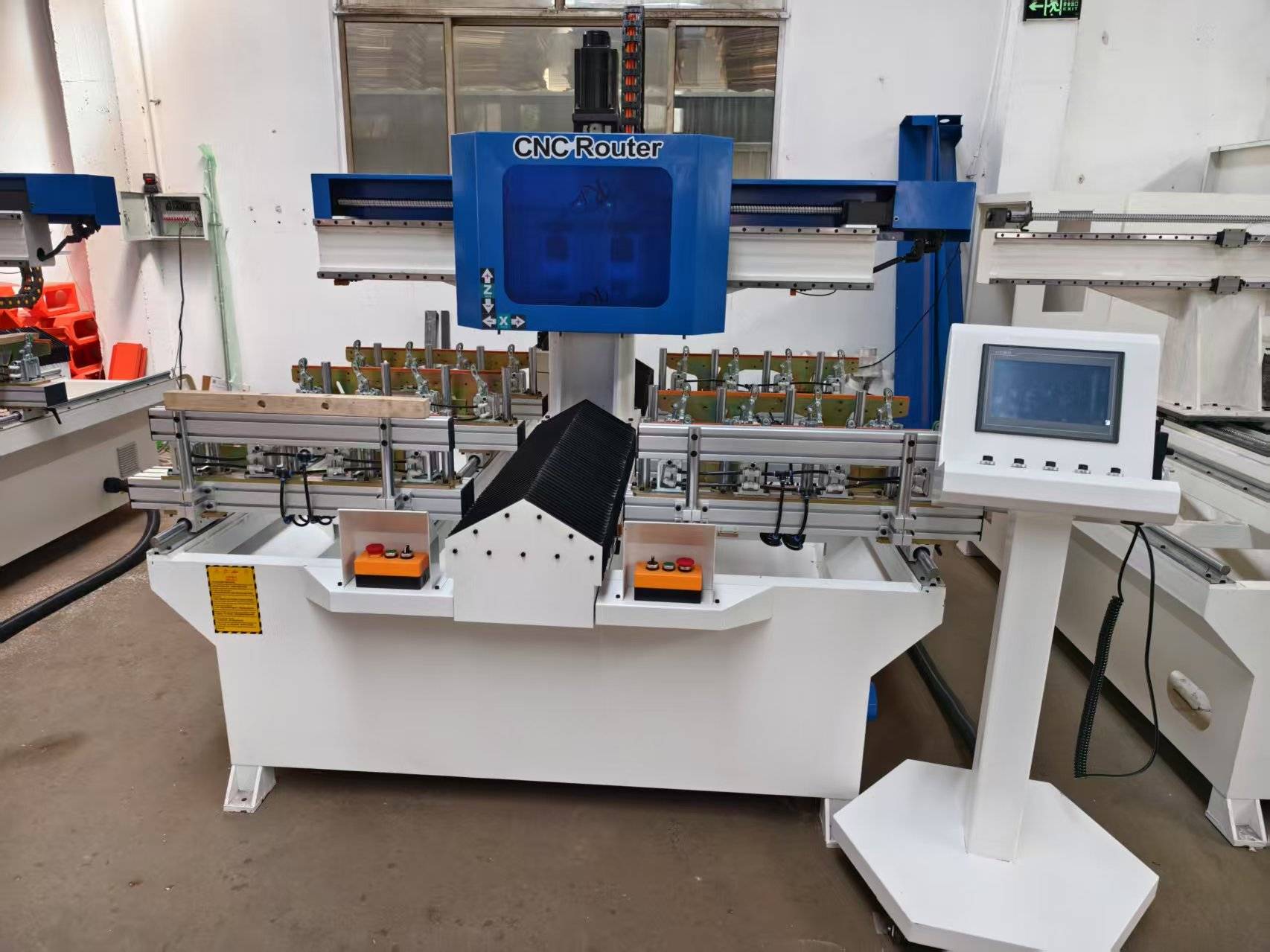 全自动木板开槽机 小型木工打孔机：木工加工智能化的关键设备