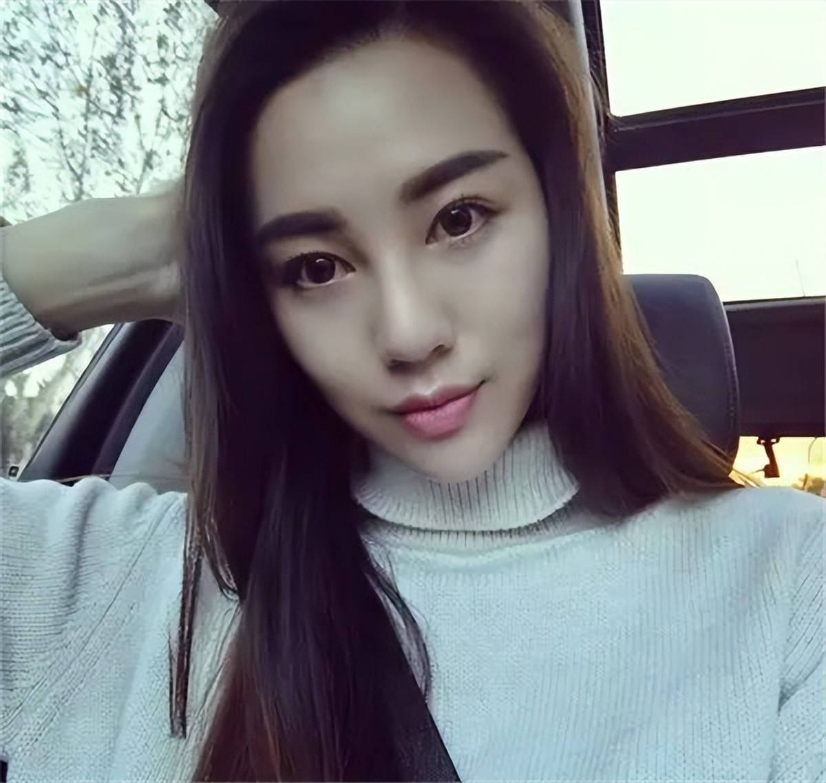 江苏卫视美女主持人苏畅,身材高挑高鼻梁大眼睛,女人味势不可挡