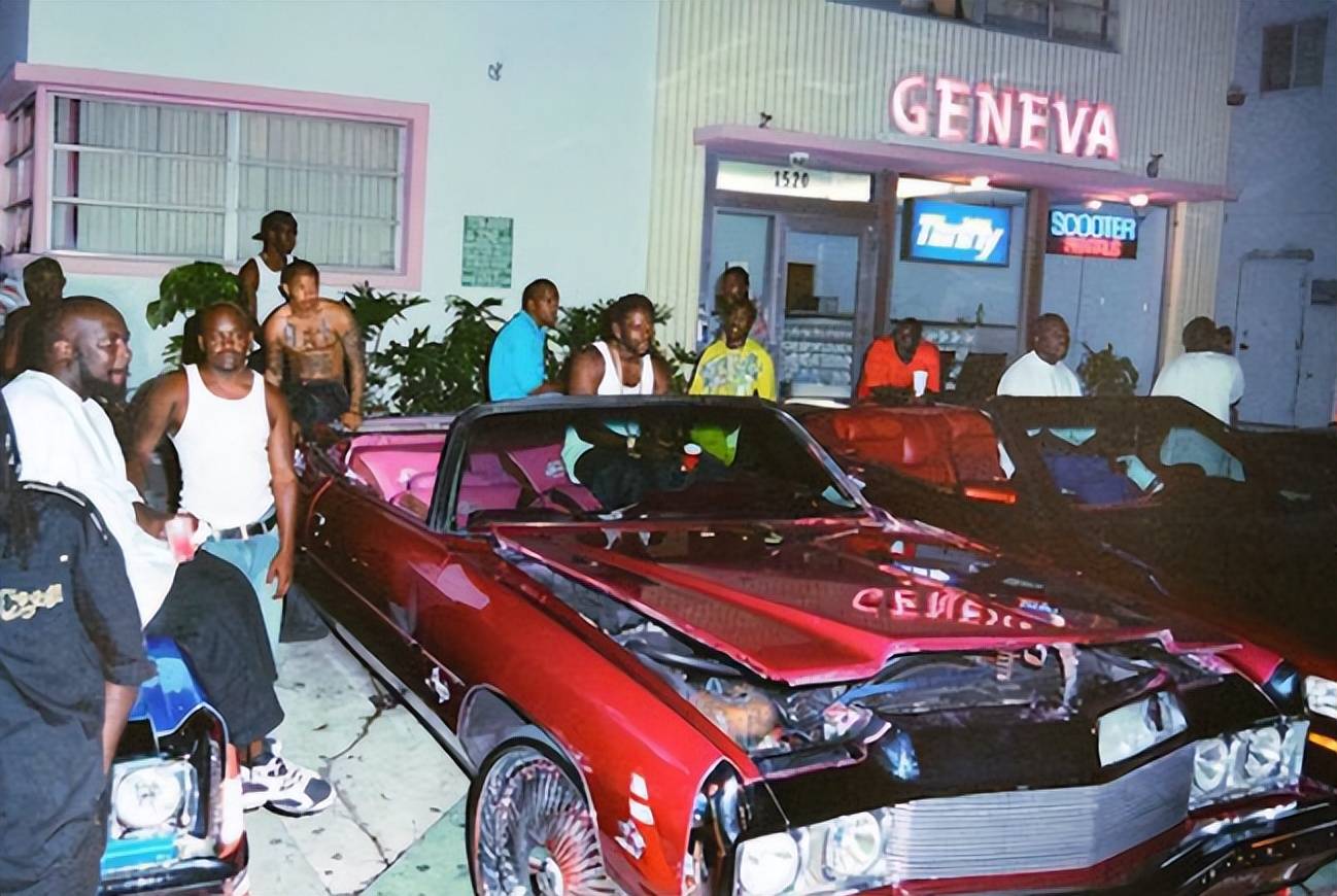 美国囚犯黑老大掌控监狱!坐拥13名女狱警后喜获五子,美国怎么了