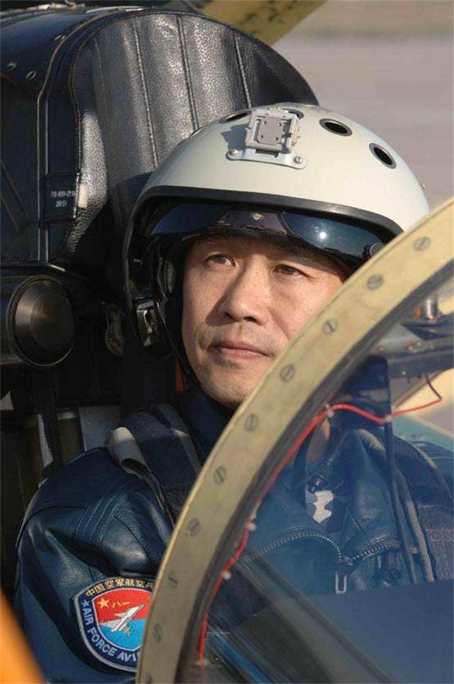 "英雄试飞员"李中华披露:2015年苏27与"鹰狮"演习的真实结果