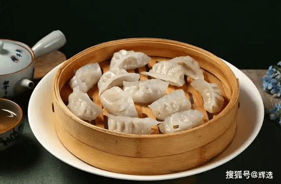 红豆粥与蒸饺搭配妙处多，营养互补又口感绝