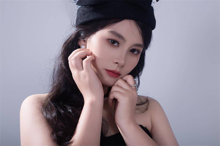 黄支凤：柔美魅力，绽放光彩
