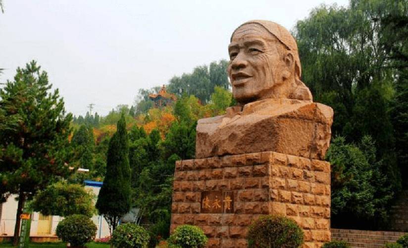 陈明亮收到录取书后,跪在陈永贵灵案上痛哭:儿子没辜负您的期望
