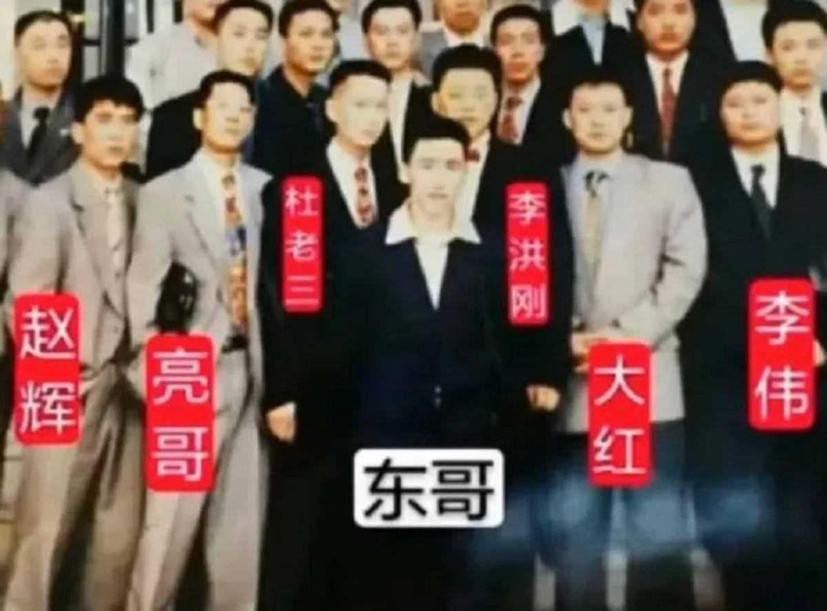 看淡,不服就干"的态度,很快在流氓团伙中崭露头角,成为有头有脸的人物