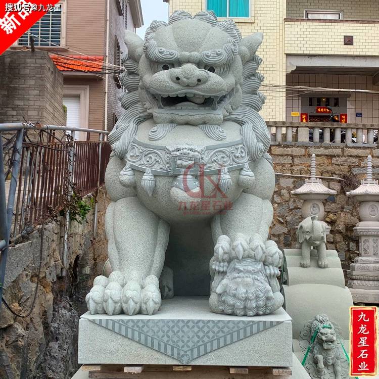 獅子　石彫刻 獅子の石彫刻 約15cm