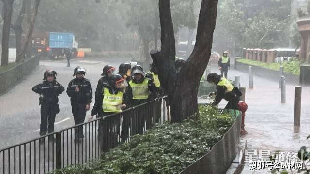 震惊！香港湾仔今早发现无头残尸 警方冒雨搜证寻头_https://www.izongheng.net_快讯_第3张