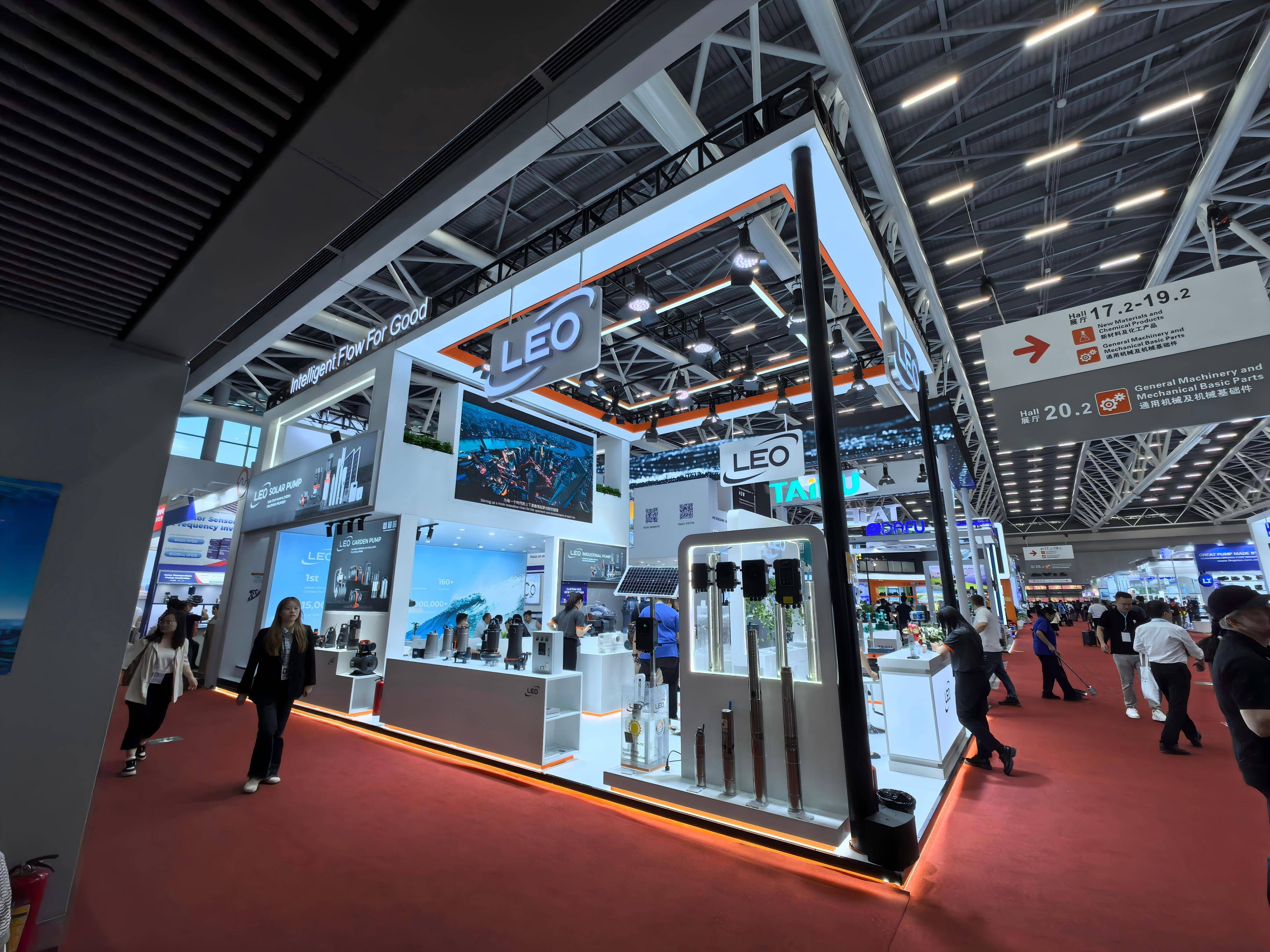 广交会双层展台设计公司:如何让 60㎡变 120㎡?