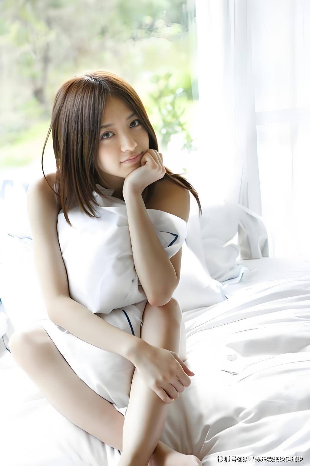 岛国元气少女逢泽莉娜,初恋的感觉,为何能颠倒众生?宅男的女神