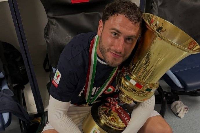 前米兰队长卡拉布里亚加盟帕纳辛奈科斯,3 年合约年薪 200 万欧元